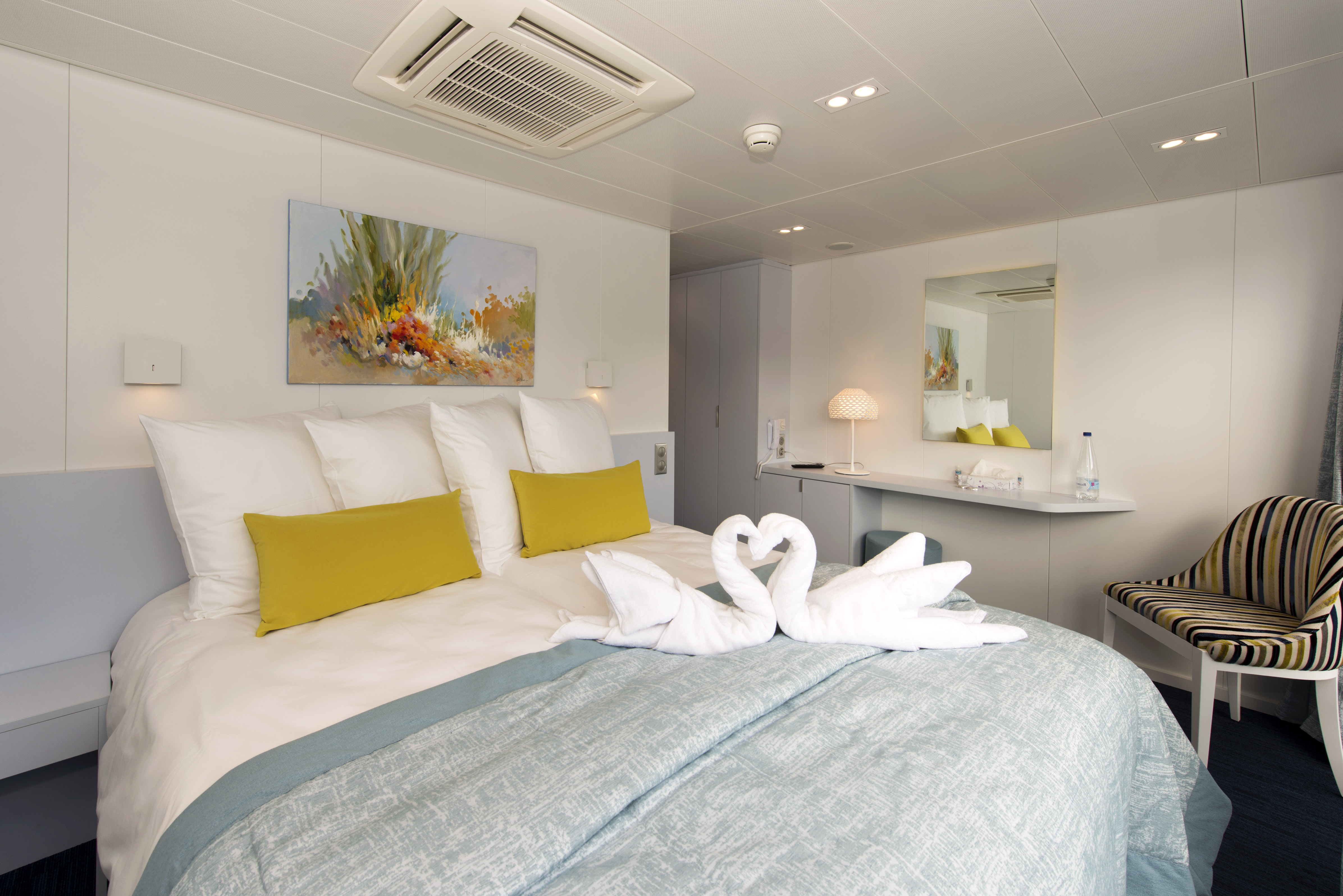 CroisiEurope MS Douce France Double Cabin 1.jpg